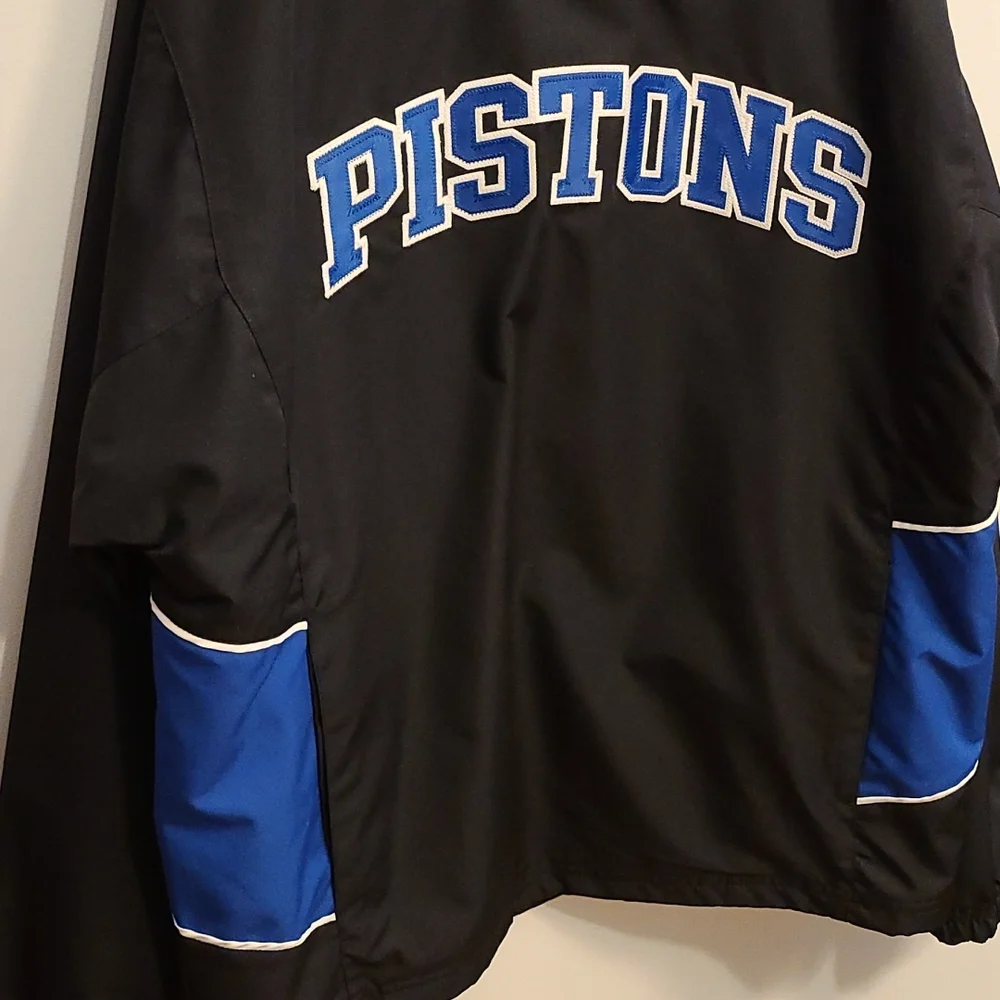 Pistons V-neck Windshirt - Picture 6 of 10